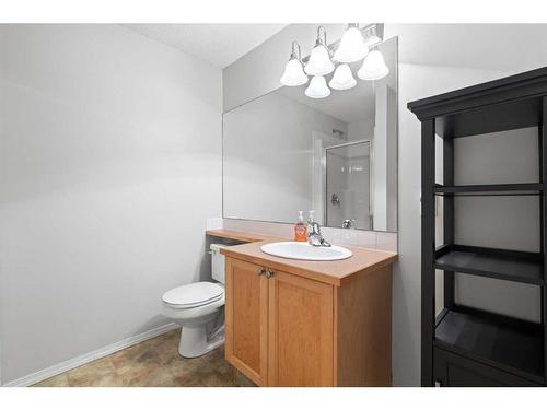 220 Chapala Drive Se, Calgary, AB - Indoor Photo Showing Bathroom