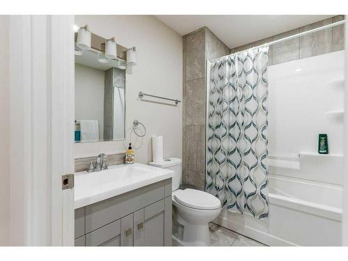 57 Evansdale Landing Nw, Calgary, AB - Indoor Photo Showing Bathroom