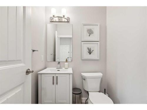 63 Legacy Glen Row Se, Calgary, AB - Indoor Photo Showing Bathroom