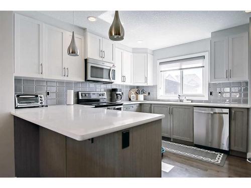 198 Copperpond Street Se, Calgary, AB - Indoor Photo Showing Kitchen