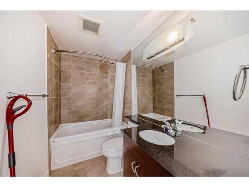 518-8880 Horton Road Sw, Calgary, AB - Indoor Photo Showing Bathroom