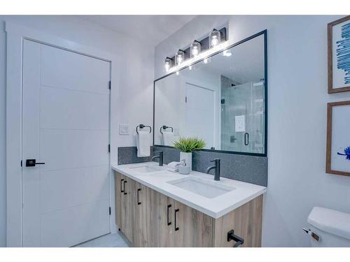 36 Snowdon Crescent Sw, Calgary, AB - Indoor Photo Showing Bathroom