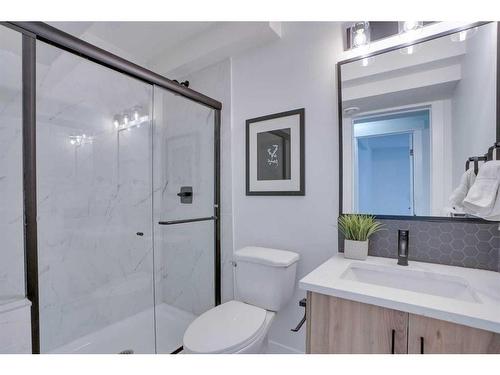 36 Snowdon Crescent Sw, Calgary, AB - Indoor Photo Showing Bathroom