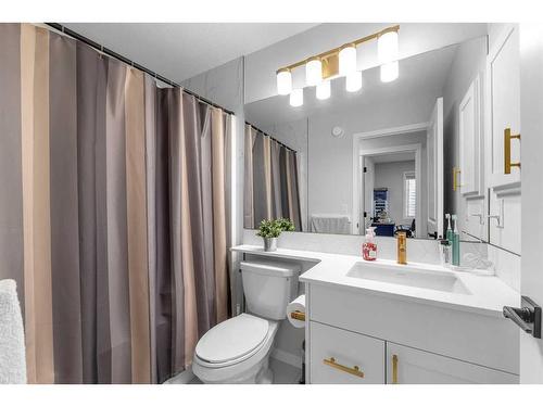 310 Belmont Heath Sw, Calgary, AB - Indoor Photo Showing Bathroom