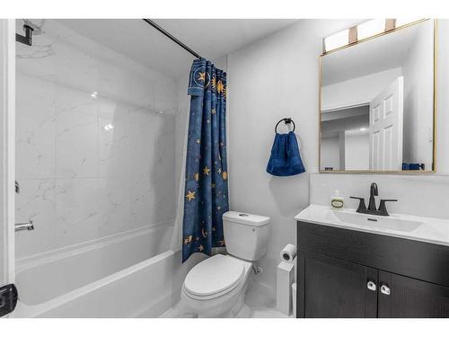 310 Belmont Heath Sw, Calgary, AB - Indoor Photo Showing Bathroom