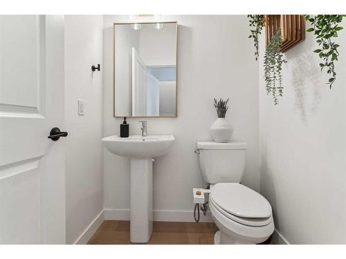 301 Sundown Road, Cochrane, AB - Indoor Photo Showing Bathroom