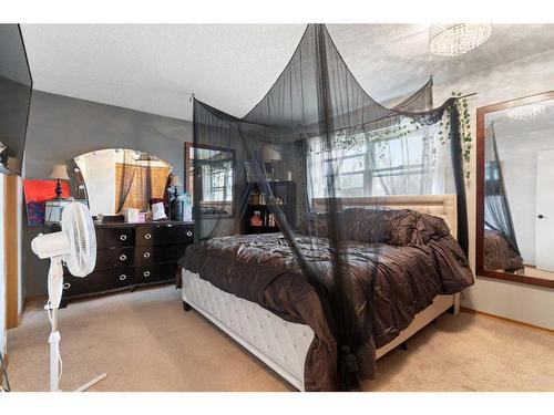 55 Coleridge Crescent Nw, Calgary, AB - Indoor Photo Showing Bedroom