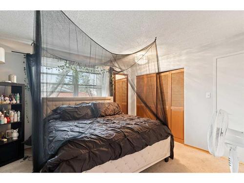 55 Coleridge Crescent Nw, Calgary, AB - Indoor Photo Showing Bedroom