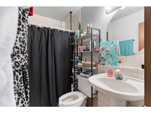 55 Coleridge Crescent Nw, Calgary, AB - Indoor Photo Showing Bathroom