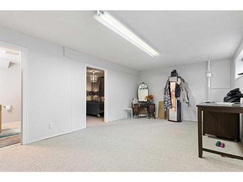 55 Coleridge Crescent Nw, Calgary, AB - Indoor Photo Showing Other Room