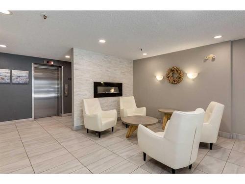 408-540 18 Avenue Sw, Calgary, AB - Indoor With Fireplace