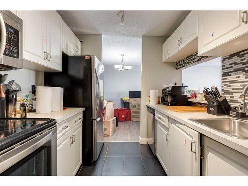 408-540 18 Avenue Sw, Calgary, AB - Indoor Photo Showing Kitchen