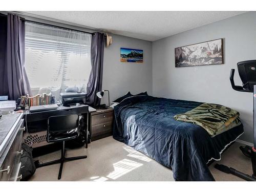 270 Mckenzie Towne Link Se, Calgary, AB - Indoor Photo Showing Bedroom