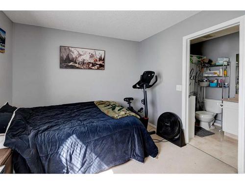 270 Mckenzie Towne Link Se, Calgary, AB - Indoor Photo Showing Bedroom