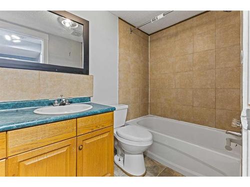 144 Whitlow Place Ne, Calgary, AB - Indoor Photo Showing Bathroom