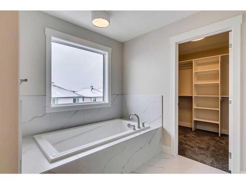 1512 Coopers Point Sw, Airdrie, AB - Indoor Photo Showing Bathroom