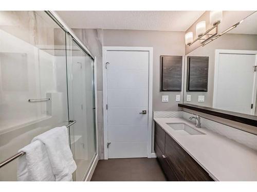 605-122 Mahogany Centre Se, Calgary, AB - Indoor Photo Showing Bathroom