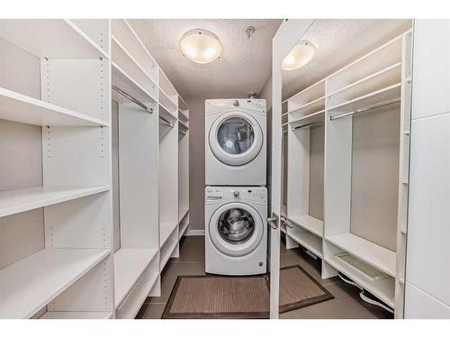 605-122 Mahogany Centre Se, Calgary, AB - Indoor Photo Showing Laundry Room