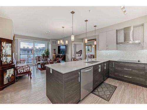 605-122 Mahogany Centre Se, Calgary, AB - Indoor Photo Showing Kitchen With Upgraded Kitchen