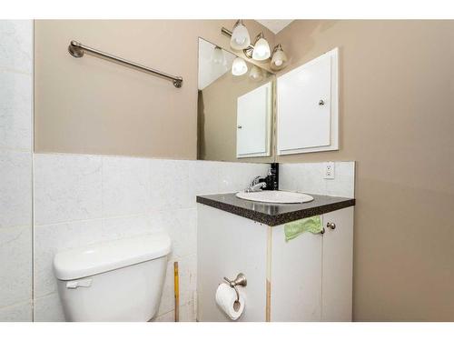 75 Saddlebrook Gardens Ne, Calgary, AB - Indoor Photo Showing Bathroom