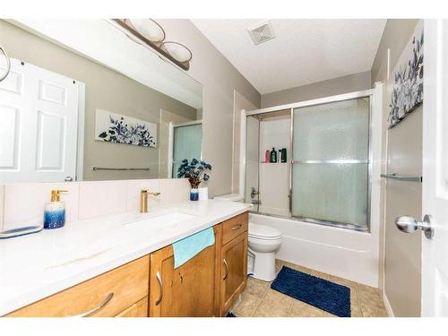 75 Saddlebrook Gardens Ne, Calgary, AB - Indoor Photo Showing Bathroom