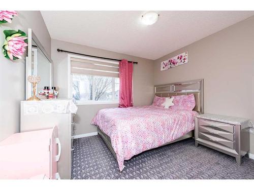 75 Saddlebrook Gardens Ne, Calgary, AB - Indoor Photo Showing Bedroom