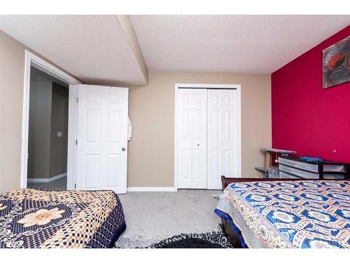 75 Saddlebrook Gardens Ne, Calgary, AB - Indoor Photo Showing Bedroom