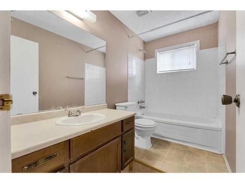 36 Whitehaven Road Ne, Calgary, AB - Indoor Photo Showing Bathroom