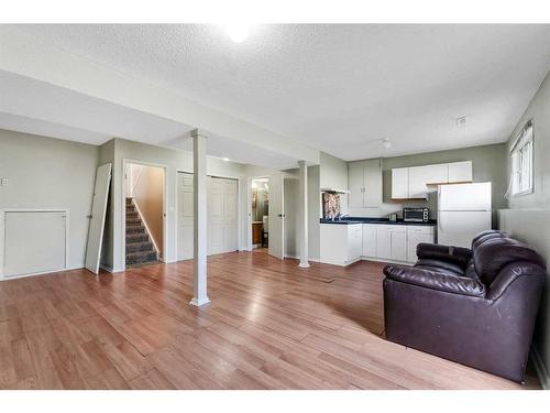 36 Whitehaven Road Ne, Calgary, AB - Indoor Photo Showing Living Room