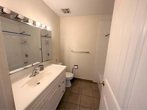 408 Whiteside Road Ne, Calgary, AB - Indoor Photo Showing Bathroom