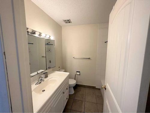 408 Whiteside Road Ne, Calgary, AB - Indoor Photo Showing Bathroom