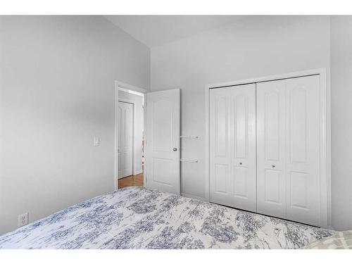 256 Sunset Heights, Crossfield, AB - Indoor Photo Showing Bedroom