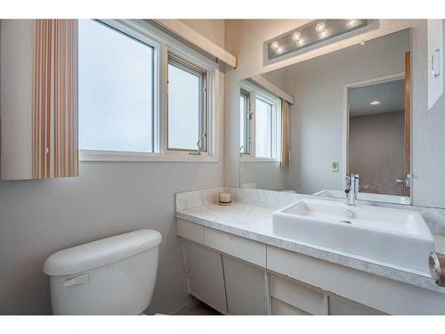 5111 Bulyea Road Nw, Calgary, AB - Indoor Photo Showing Bathroom