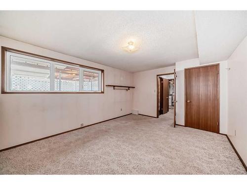 5872 Dalford Hill Nw, Calgary, AB - Indoor Photo Showing Other Room