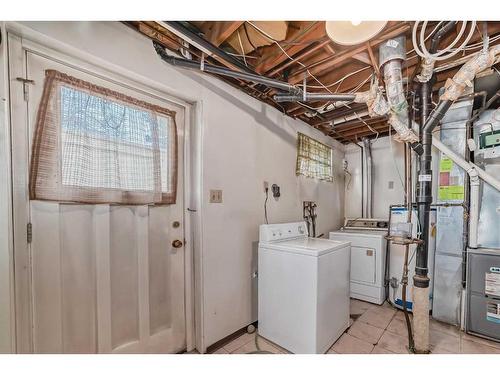 5872 Dalford Hill Nw, Calgary, AB - Indoor Photo Showing Laundry Room