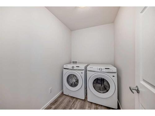 563 Osborne Drive, Airdrie, AB - Indoor Photo Showing Laundry Room