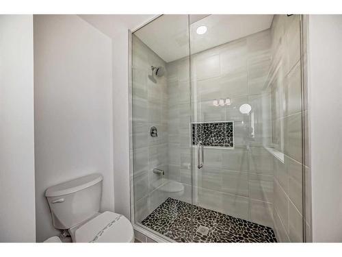 563 Osborne Drive, Airdrie, AB - Indoor Photo Showing Bathroom