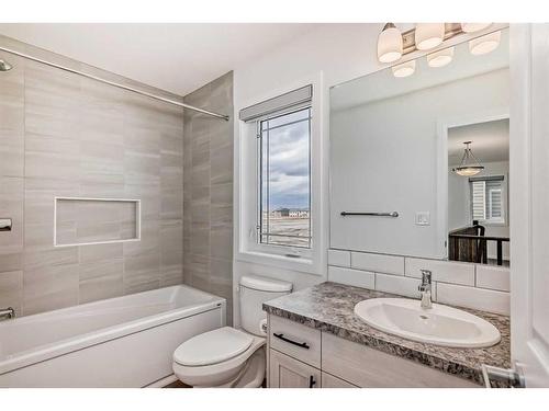 563 Osborne Drive, Airdrie, AB - Indoor Photo Showing Bathroom