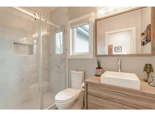 43 Wentwillow Lane Sw, Calgary, AB - Indoor Photo Showing Bathroom