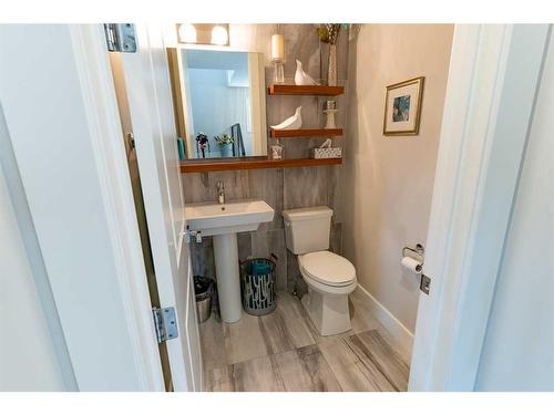 1245 Coopers Drive Sw, Airdrie, AB - Indoor Photo Showing Bathroom