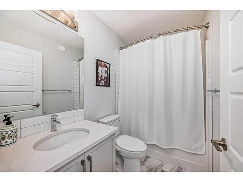 44 Heirloom Crescent Se, Calgary, AB - Indoor Photo Showing Bathroom