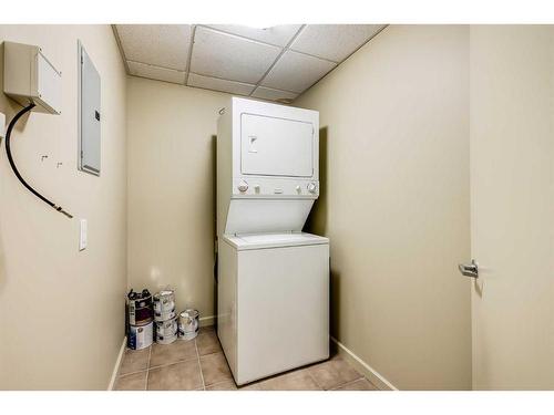 808-1410 1 Street Se, Calgary, AB - Indoor Photo Showing Laundry Room