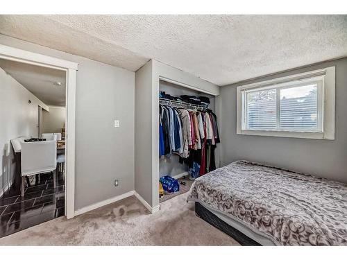 155 Maitland Drive Ne, Calgary, AB - Indoor Photo Showing Bedroom