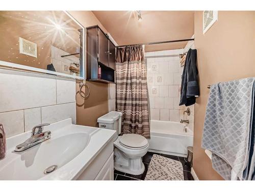 155 Maitland Drive Ne, Calgary, AB - Indoor Photo Showing Bathroom