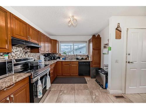 155 Maitland Drive Ne, Calgary, AB - Indoor Photo Showing Kitchen With Double Sink