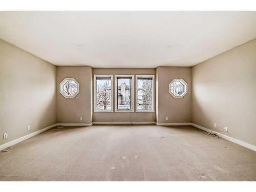 12924 Elbow Drive Sw, Calgary, AB - Indoor Photo Showing Other Room