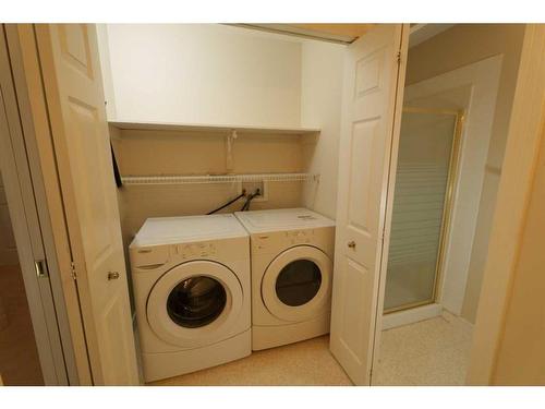 12924 Elbow Drive Sw, Calgary, AB - Indoor Photo Showing Laundry Room