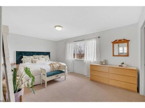 176 Royal Oak Heights Nw, Calgary, AB - Indoor Photo Showing Bedroom
