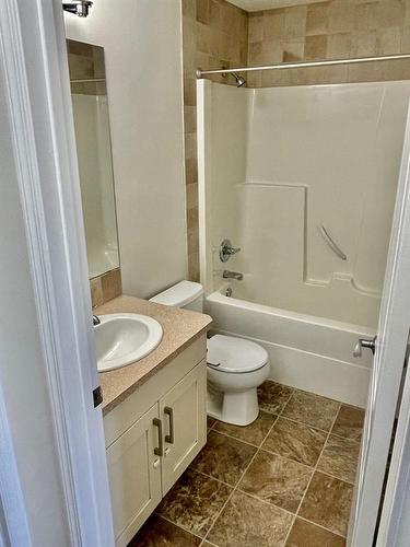 100 Auburn Bay Boulevard Se, Calgary, AB - Indoor Photo Showing Bathroom