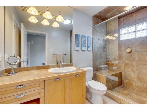 1428 Chardie Place Sw, Calgary, AB - Indoor Photo Showing Bathroom
